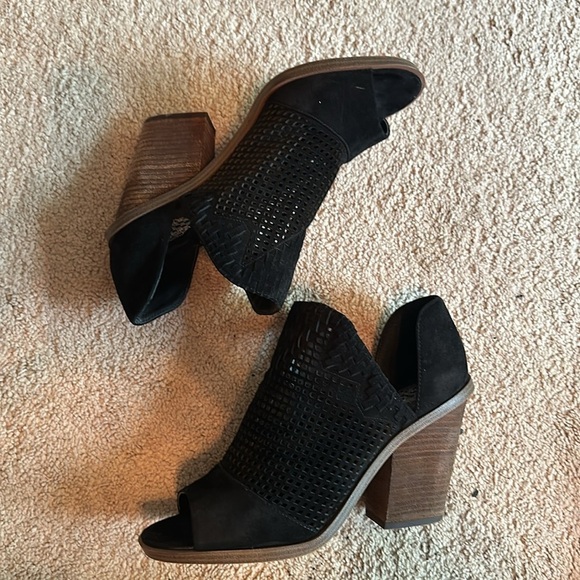 Vince Camuto chuck heel checkered peep toe velvet bootie- size 10 - Picture 3 of 7